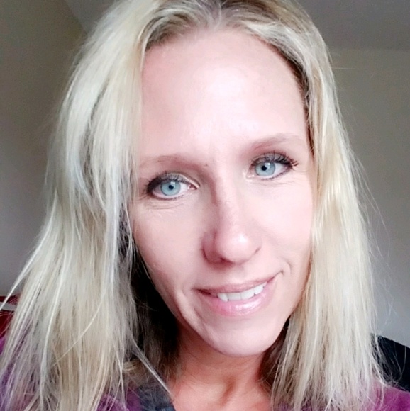 Meet your Posher, Nicole - Picture 1 of 1